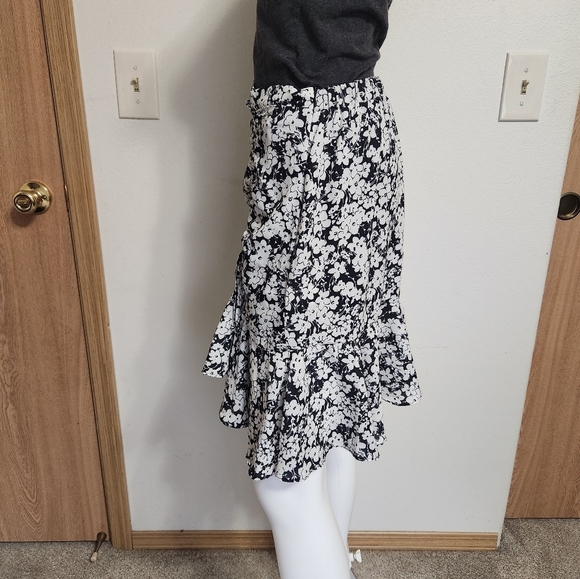 Max Studio Floral Ruched Crepe Ruffle‎ Mini Skirt - Picture 5 of 14